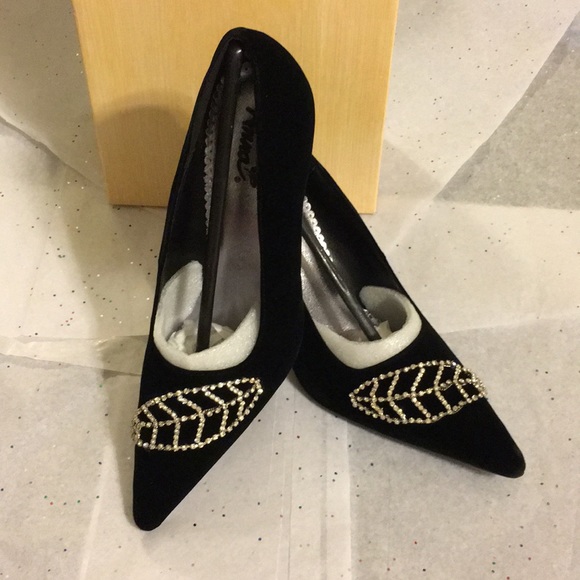 Black Velvet Dressy Heels Diamond Leaf Accents 6.5 - Picture 2 of 8